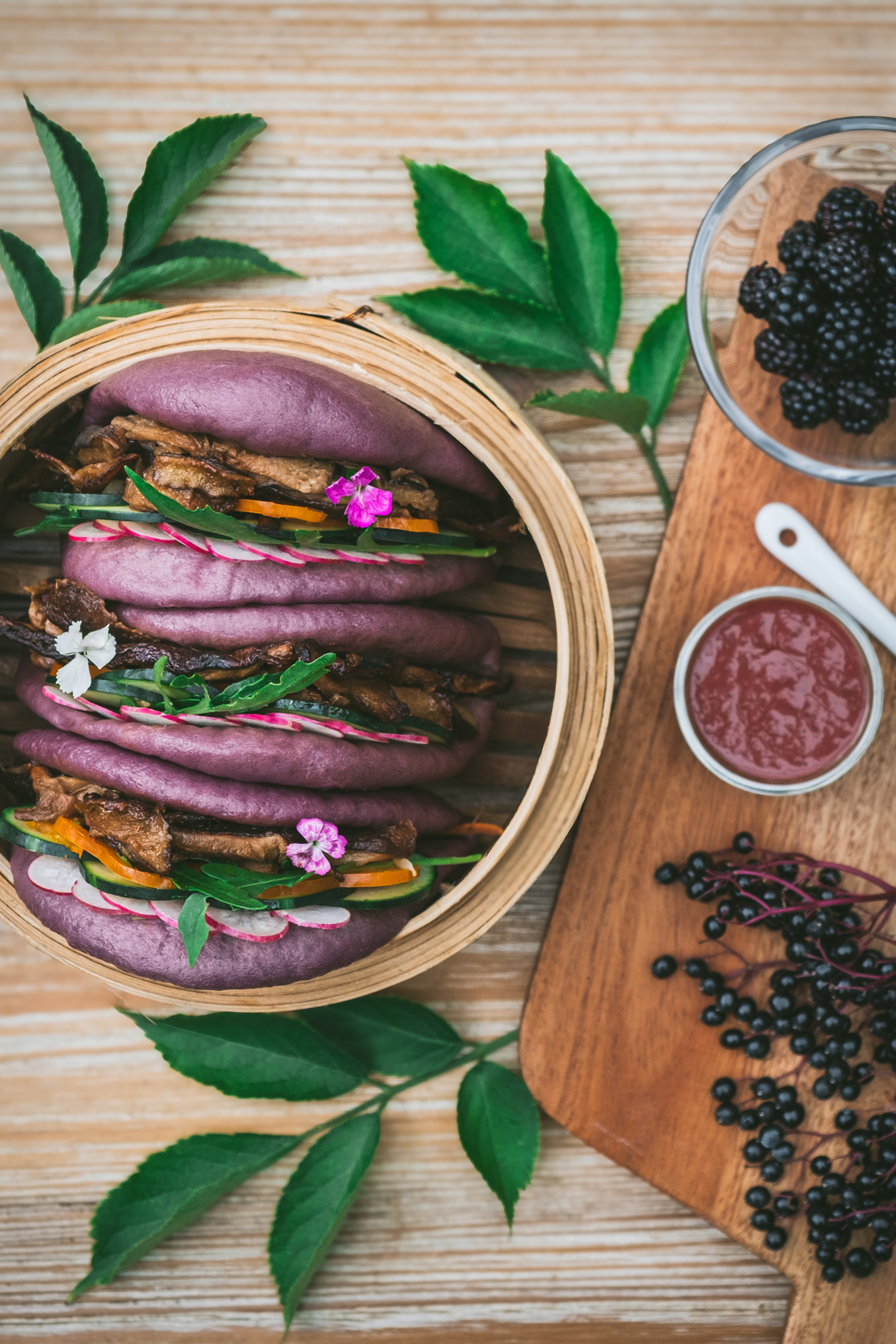 Gua bao sauvage aux baies de sureau, sauce hoisin